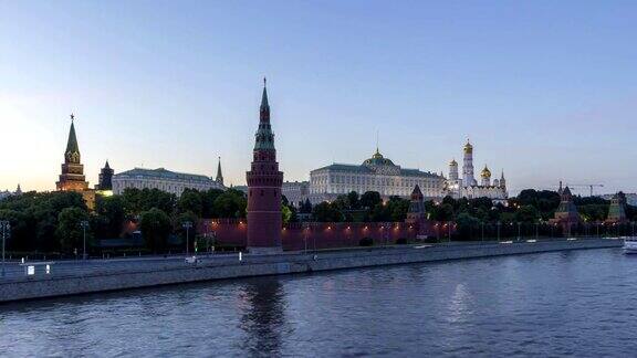 莫斯科克里姆林宫和莫斯科河在夏季日落