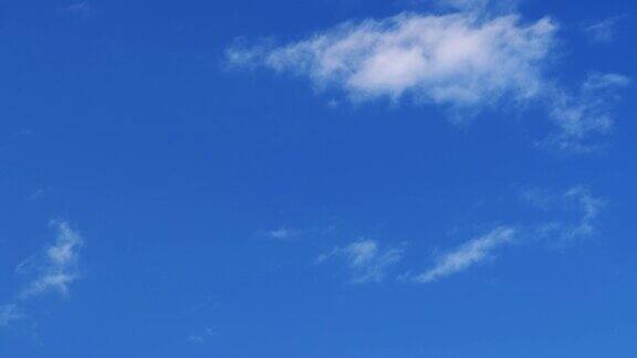 夏天蓝天白云的背景云空间的层数夏天的蓝天白云蓬松