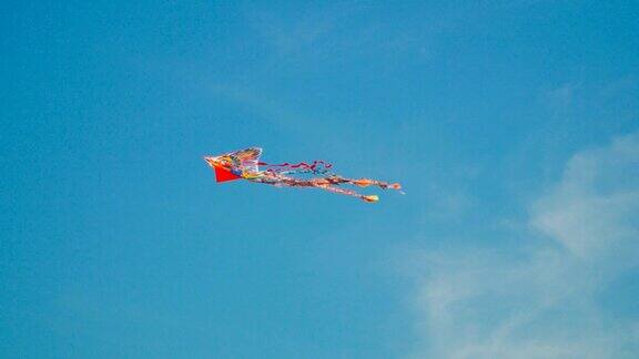 天空中的红色风筝