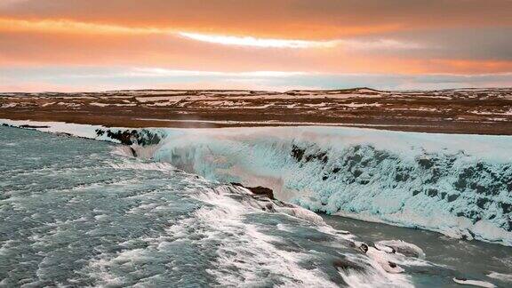 冰岛的海湾瀑布