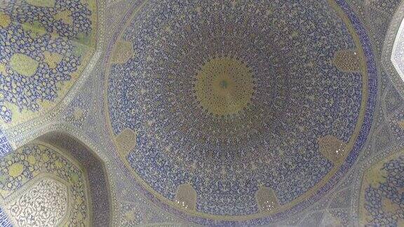 在Naghsh-eJahan清真寺的圆顶内