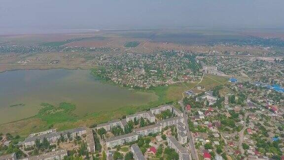 无人机的录像克里米亚萨基的萨斯科伊湖鸟瞰图