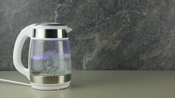 电水壶里的水开了用于热饮的开水