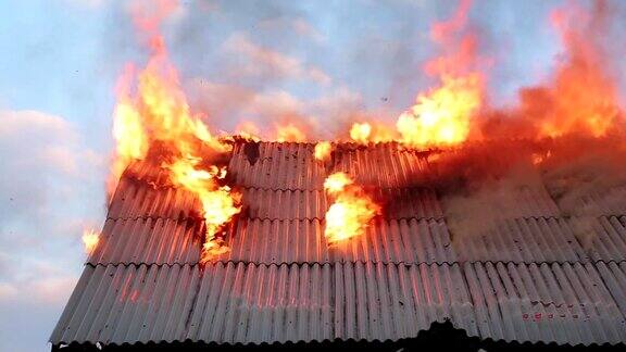火烧了房顶