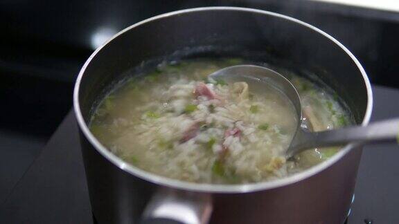 煮鸡煮饭