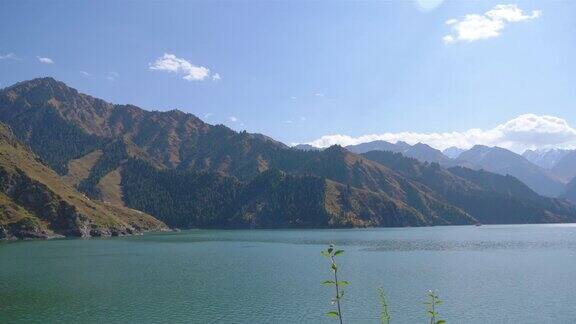 中国新疆天山天湖的自然景观