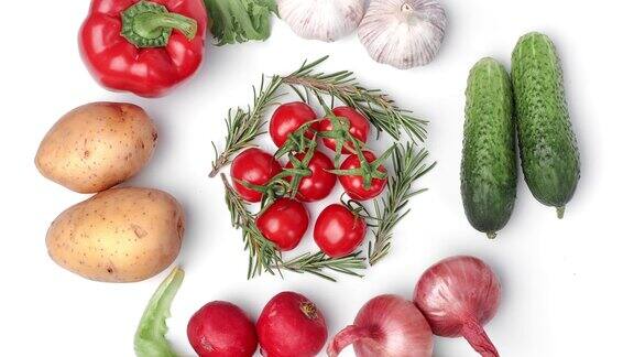 有机蔬菜堆天然饮食维生素健康食品轮转孤立的白色顶视图