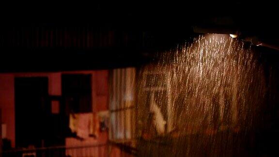 城市夜雨