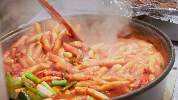 韩式料理“铁板饭”