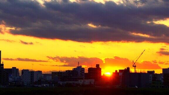 美丽的日落天空与太阳东京