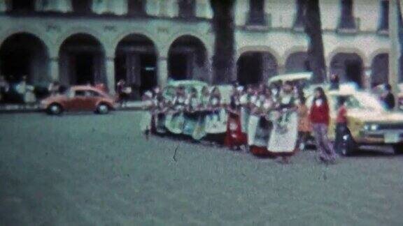 1974年:在城市广场上举行传统的土著舞蹈节日活动