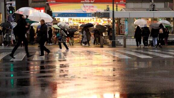 东京涉谷十字路口的行人