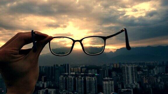 透过眼镜看城市