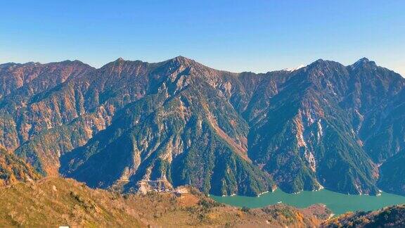 日本黑袍大坝的落基山脉