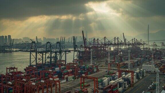 香港进出口业务物流中国际港口用起重机装载集装箱的时间间隔