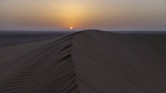 4K沙漠中沙丘日出的时间流逝