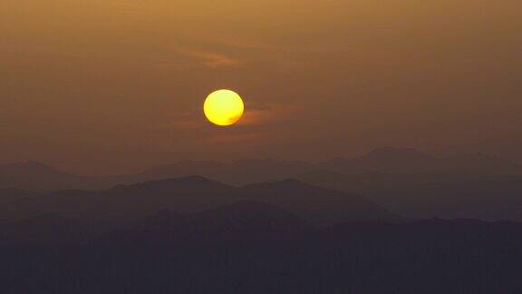 山顶上的日出