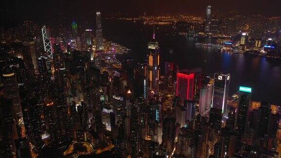夜景照亮香港市区航拍全景为4k