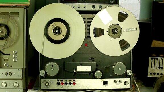 盘磁带录音机