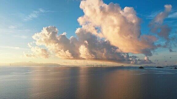 航拍海洋自然风光和港珠澳大桥