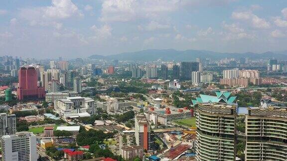 白天飞行吉隆坡市区交通路口航拍4k马来西亚全景图