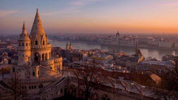 从黑夜到白天的日出时间流逝布达佩斯的