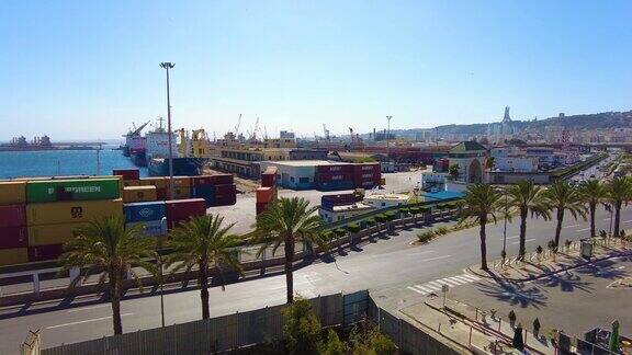 阿尔及尔港入口处的道路交通