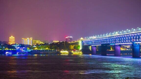 夜光照亮武汉城著名的长江大桥湾全景4k时间流逝中国