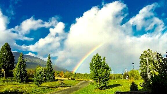 斯洛伐克VysokeTatry附近高Tatras山上的彩虹