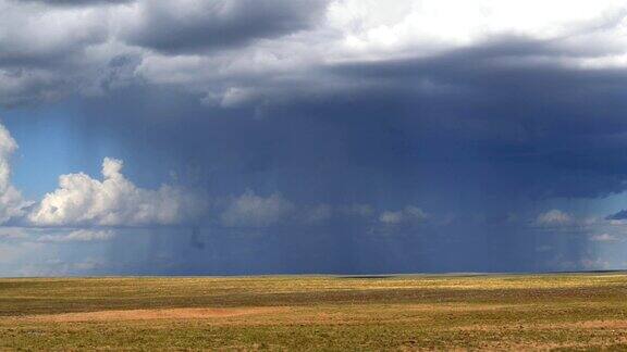 内蒙古草原雨云