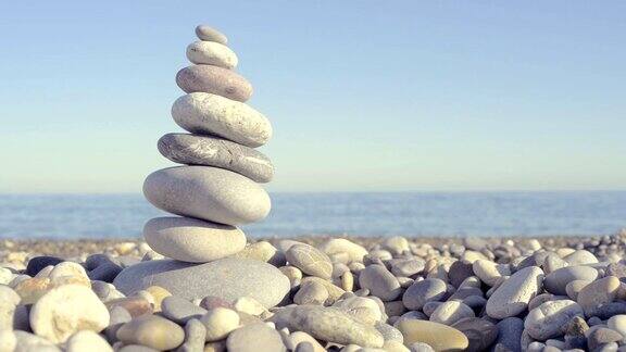 海滩上的卵石堆