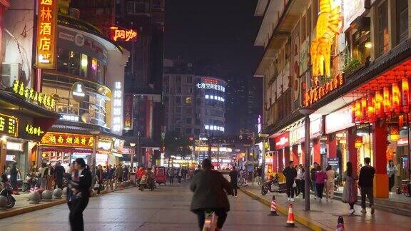 夜间照明长沙市中心著名的步行街全景4k中国