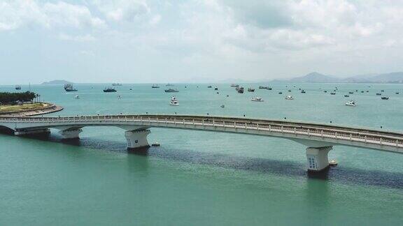 中国海南三亚凤凰岛附近的游艇无人机鸟瞰图