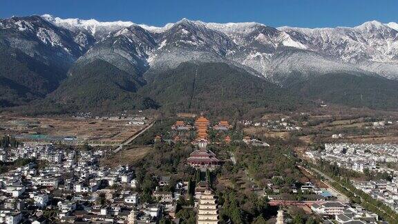 中国云南省大理雪山下的小镇