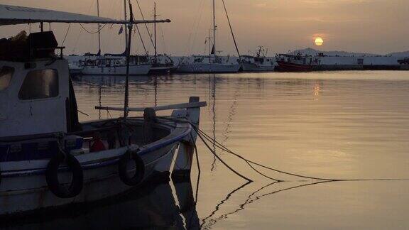 斯基奥尼码头上的日落