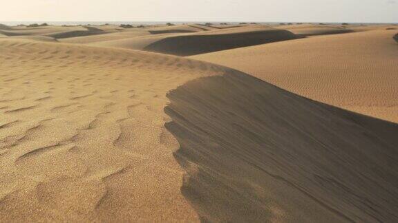 沙漠中沙丘的特写