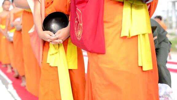 佛教僧侣施舍碗