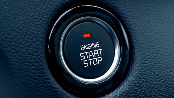 汽车的点火按钮被按下以启动和停止车辆
