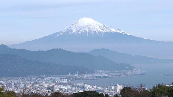 从静冈县的日田寺眺望富士山