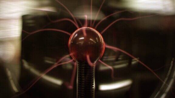 电子束在等离子球中移动