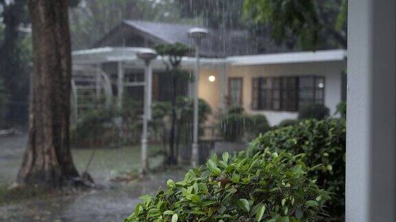4K雨天与模糊的房子在背景泰国清迈