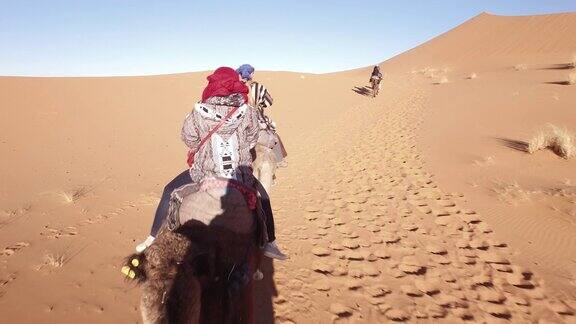 非洲撒哈拉沙漠骑骆驼旅游列车