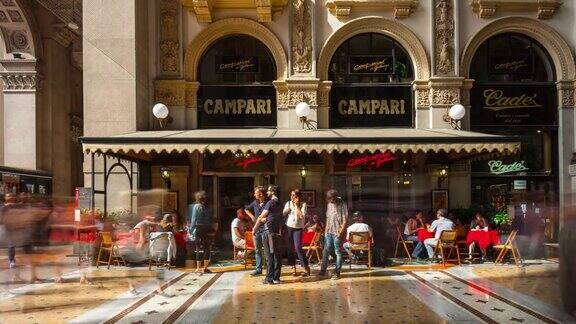 意大利米兰市夏日著名的拱廊咖啡馆全景4k时间流逝