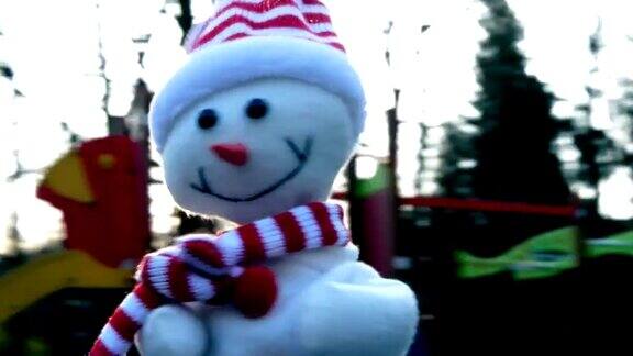 在旋转木马上跳舞的雪人圣诞节有趣幽默