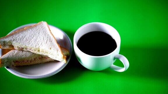 4K多莉:三明治和咖啡
