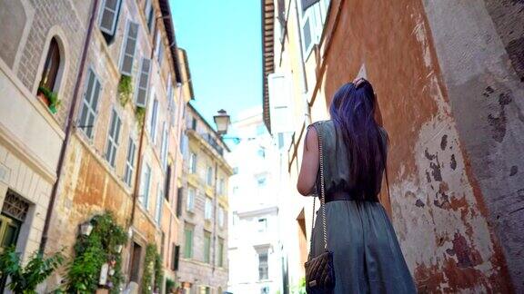 走在罗马的街道上