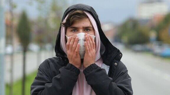一名青少年在疫情期间戴着口罩的慢镜头