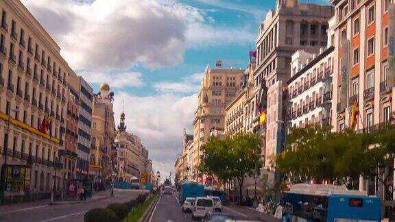 马德里超速行驶在城市中