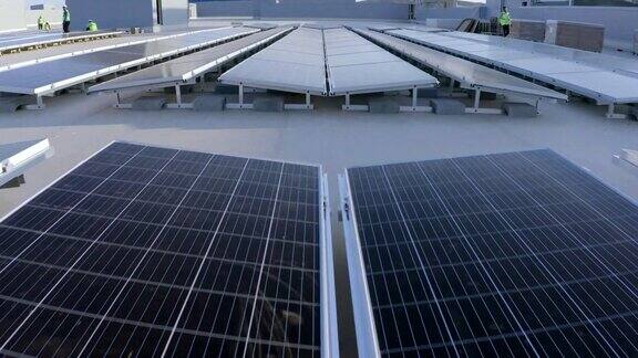 屋顶上的太阳能电池板太阳能光伏板