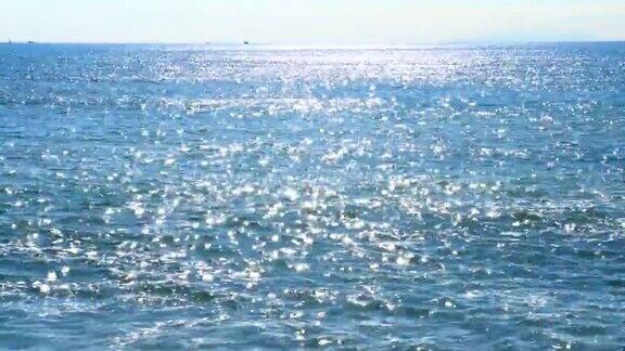 太阳反射在海洋上